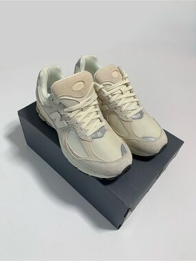 New Balance Neutral Beige/Tan 2002R Running Sneakers women’s 9.5 or men’s size 8